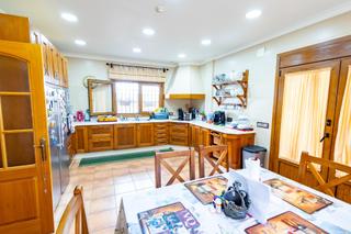 Xalet a La Laguna. Chalet en primeras calidades con piscina climatizada