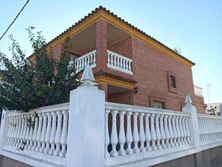 Casa adossada a Santuario. Chalet con aparcamiento tras santuario de regla! 10 minutos al m