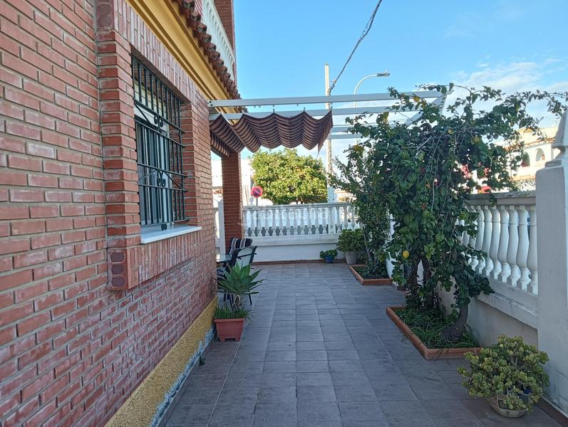 Foto 09561295-1229-422c-98e7-1f0783c5d76d. Casa adosada chalet con aparcamiento tras Santuario de regla! 10 minutos al mar! en Chipiona