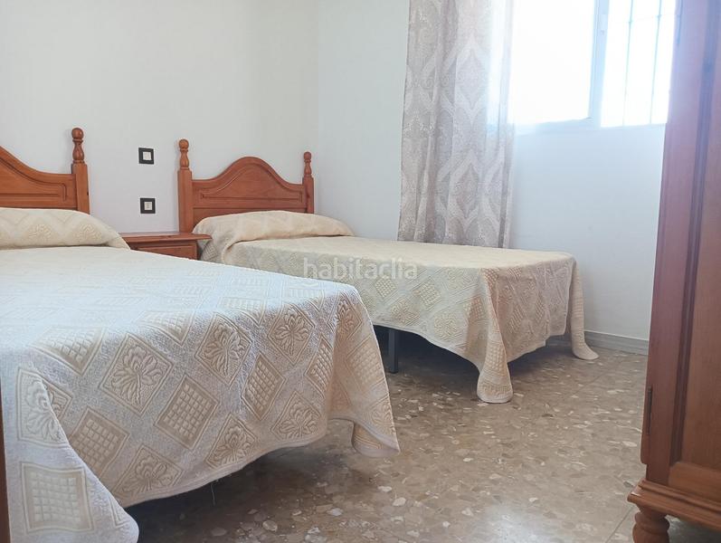 Foto f79c4f10-8a44-41a3-8716-286b01c8a95b. Casa adosada chalet con aparcamiento tras Santuario de regla! 10 minutos al mar! en Chipiona