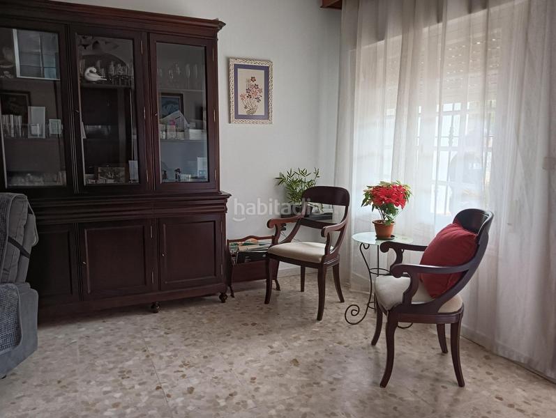 Foto 04c0ef79-9fa5-435d-a5c7-84a3a39e3a9e. Casa adossada a Estación de Autobuses Chipiona