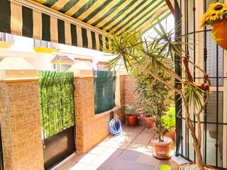 Casa en Avenida de Rota. Dúplex en perfecto estado para habitar en zona tranquila y habit