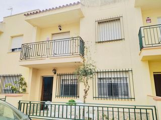 Duplex  Calle tulipan. Entre la plaza de los ponis y el centro, esa es la ubicación de