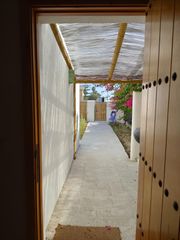 Casa a La Laguna. Chalet adosado de dos plantas, independiente, con terraza y pati