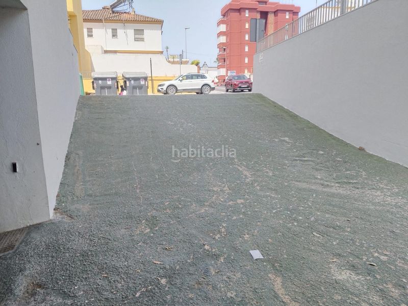 Foto bc26ed5d-36d0-4ab8-ba5f-dfc12780a122. Aparcament cotxe a Playa de la Regla Chipiona