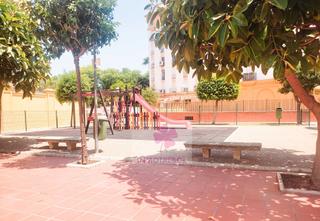 Appartement  Calle brisa. Magnifica vivienda en urbanización privada en sevilla este
