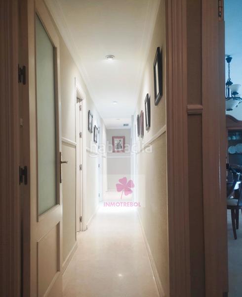 Foto f116c3d8-36f3-4c5f-944b-443a8416191f. Piso magnifica vivienda en urbanización privada este en Sevilla