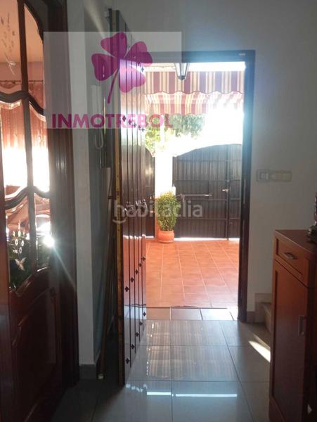 Foto 13105de4-c3dd-4f32-9ed5-17ebbe22ea08. Casa adossada a colores - entreparques Sevilla