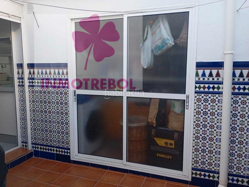 Foto 5b012a13-62bb-41f4-8c08-af82e01aa617. Casa adossada a colores - entreparques Sevilla