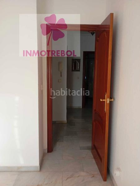 Foto 6dbdb79a-cb7e-4e4d-8c70-246de346d21c. Casa adossada a colores - entreparques Sevilla