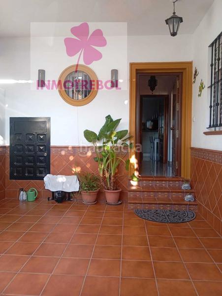 Foto ca4db6d8-61d3-40f1-bd53-60cbc676898a. Casa adossada a colores - entreparques Sevilla