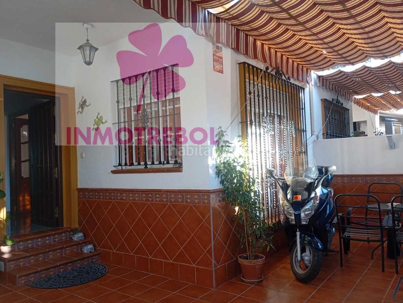 Foto d07f9480-5b27-4902-a723-3b94ffe7df4c. Casa adossada a colores - entreparques Sevilla