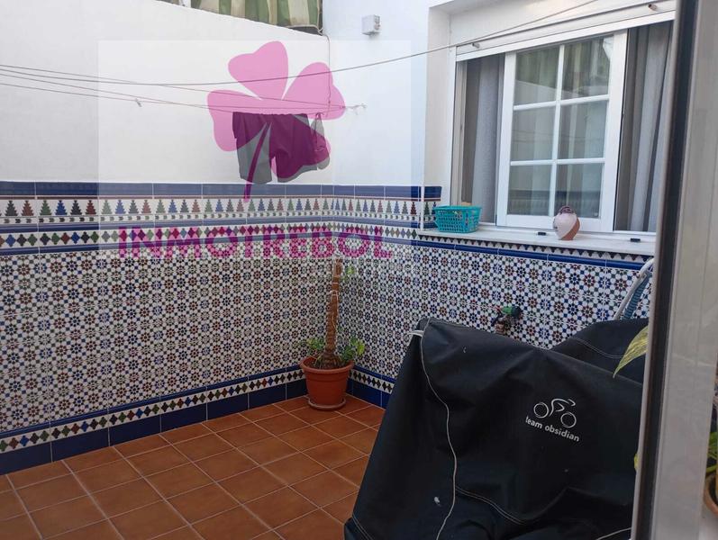 Foto d94f0263-d702-4ee6-b024-da0726d4d970. Casa adossada a colores - entreparques Sevilla