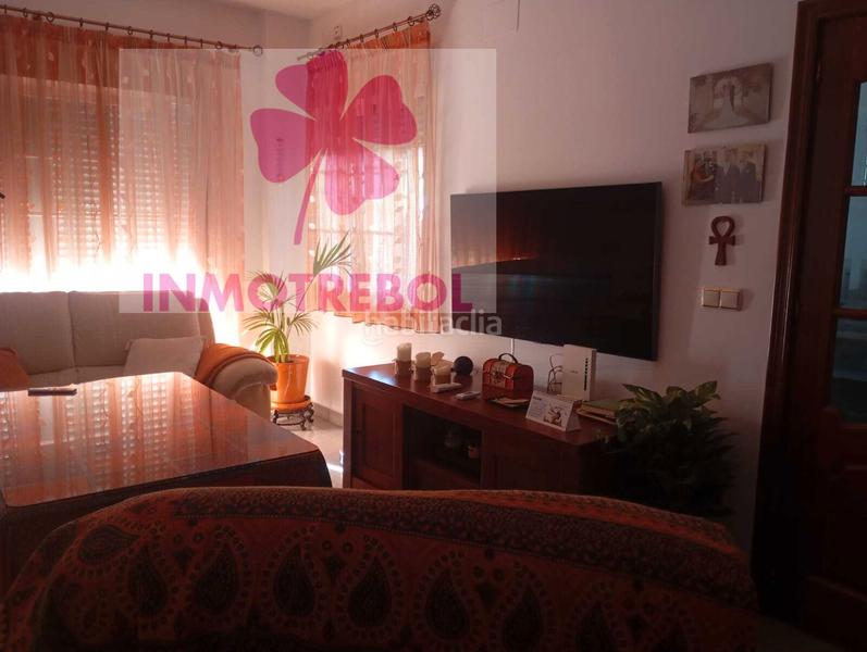 Foto ee5a7ed6-aa78-48b3-93f3-35a675bfd3a6. Casa adossada a colores - entreparques Sevilla