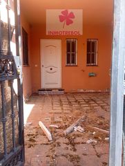 Casa adossada a Puebla del Río (La)