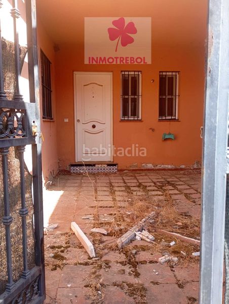 Foto dc09407d-0a7a-4c64-a158-a79198f83cf9. Casa adossada a Puebla del Río (La)