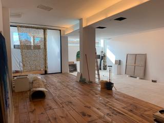 Local Comercial  Carrer pintor albert vives. Singular local ! te va a encantar !