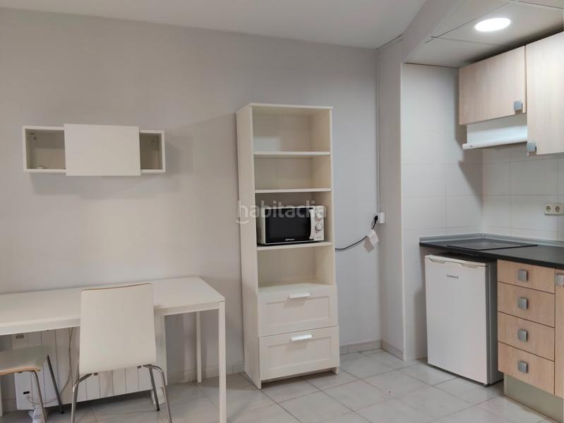 Foto 719bbd0d-9240-4f38-a5b2-8911d85af85a. Alquiler estudio en carrer plateria 5 !!estudio en alquiler exclusivo para temporada!! en Lleida