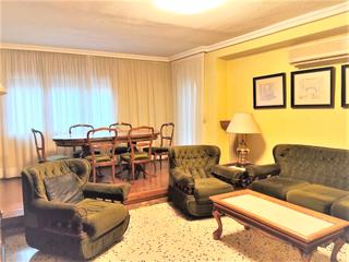 Appartement à Instituts-Universitat. Confortable vivienda en el centro!!