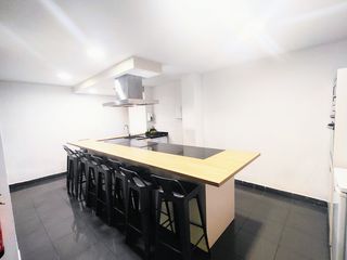 Local Comercial en Carrer de castella 1. Ideal y estupenda oportunidad !!