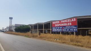 Lloguer Nau industrial a Calle la red uno 19. Nave logistica con campa propia muelles de carga y oficinas