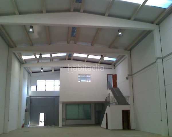 Foto 46ef4704-8df1-4c6e-8409-32b8367d52d8. Bâtiment à usage industriel dans Palmete Sevilla