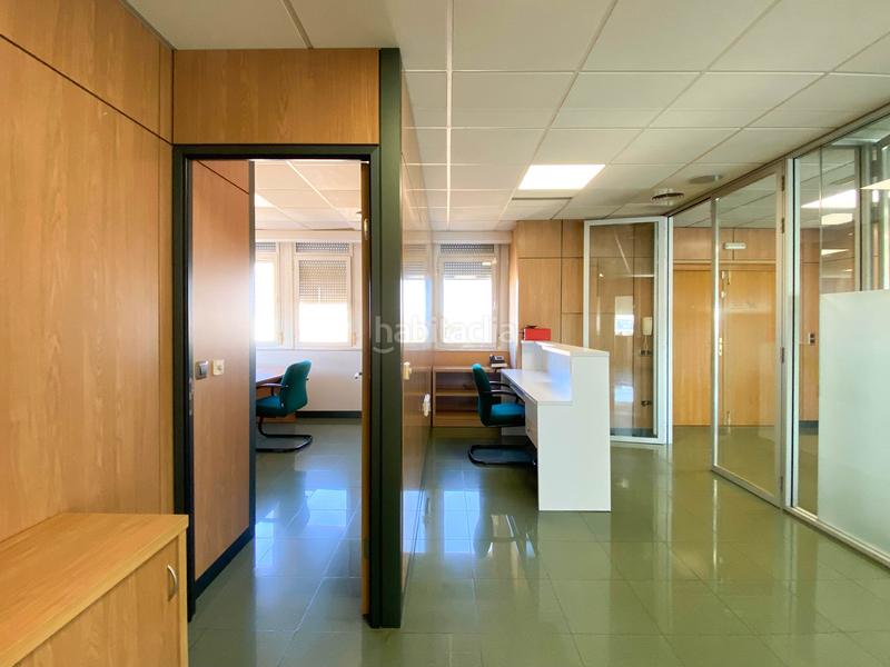 Foto 3ca4e145-b1af-42a5-b98e-861551d536e5. Office space in sector sur - la palmera - reina mercedes Sevilla
