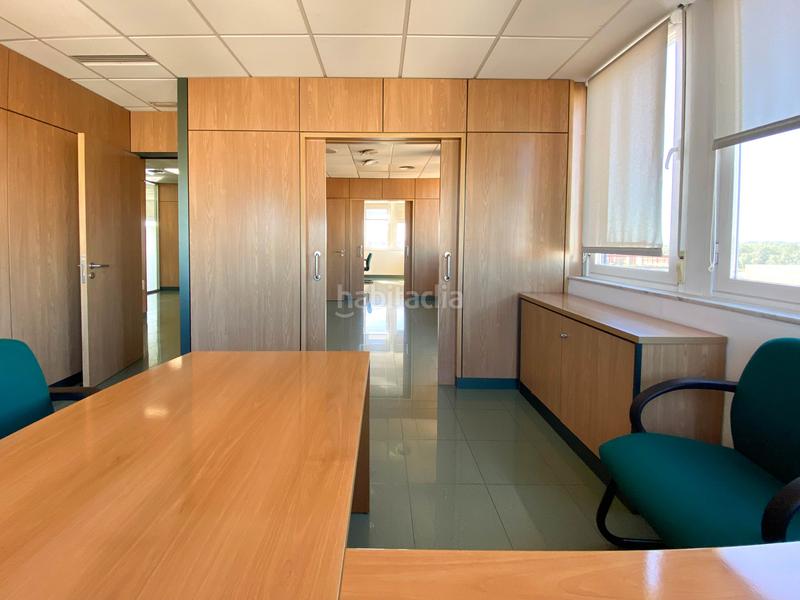 Foto 6f440652-8e05-4d89-a6a0-c799d9a2b3a3. Office space in sector sur - la palmera - reina mercedes Sevilla