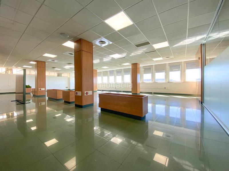 Foto be52ade9-dac4-4f31-8abb-8109a5bced81. Office space in sector sur - la palmera - reina mercedes Sevilla