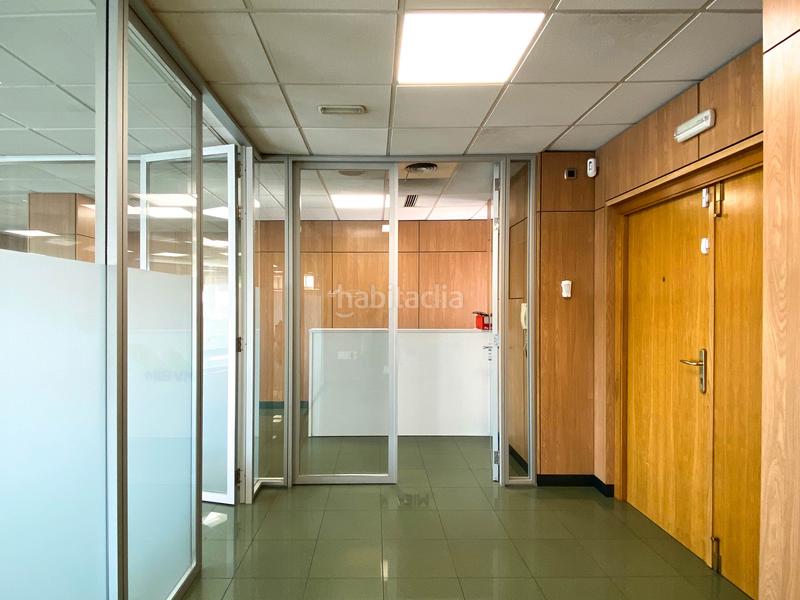 Foto ddb23b63-0bdb-4a5b-a5e0-e8b1bb3d037b. Office space in sector sur - la palmera - reina mercedes Sevilla