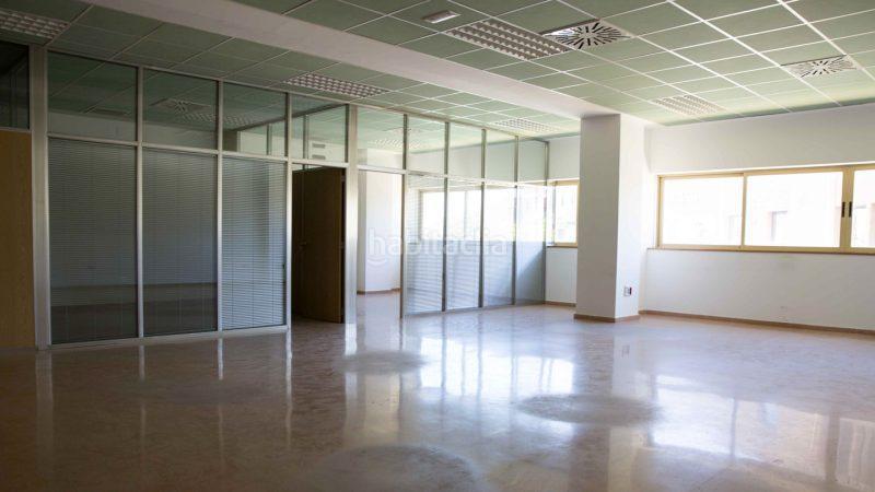 Foto f0e44fcf-e5eb-4a66-8732-0690054ca1cd. Location bureau dans Parque Alcosa Sevilla