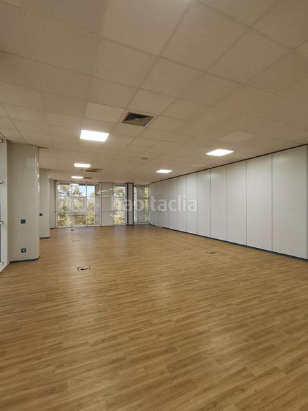 Foto 898ac979-0a6a-4a02-b5a1-2963526b2805. Location bureau avec parking dans Triana Oeste Sevilla