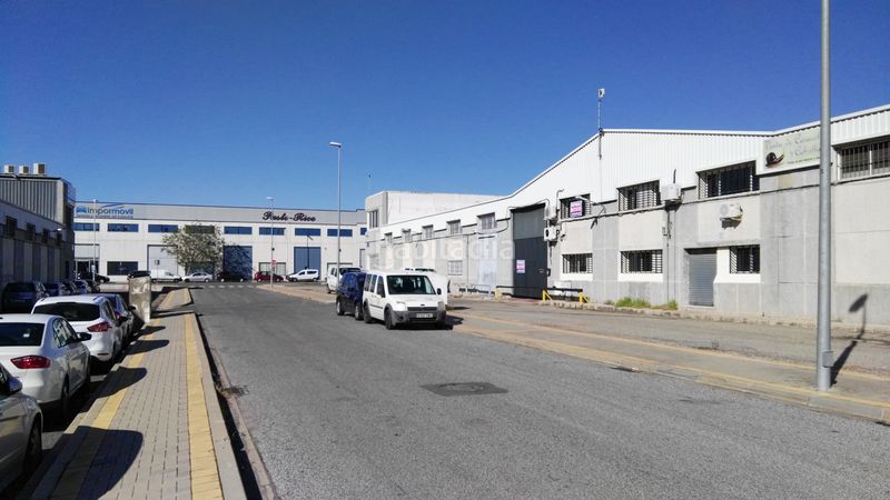 Foto 2885a9bd-b54a-45ea-9c08-e03ac7edcdbd. Rent industrial building in Palmete Sevilla