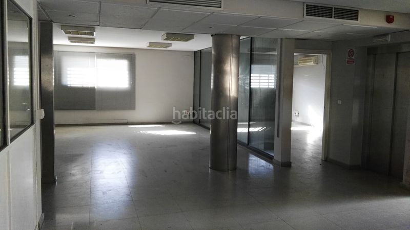Foto ba9476af-6faf-43ca-a96b-d87e85da84ad. Rent industrial building in Palmete Sevilla