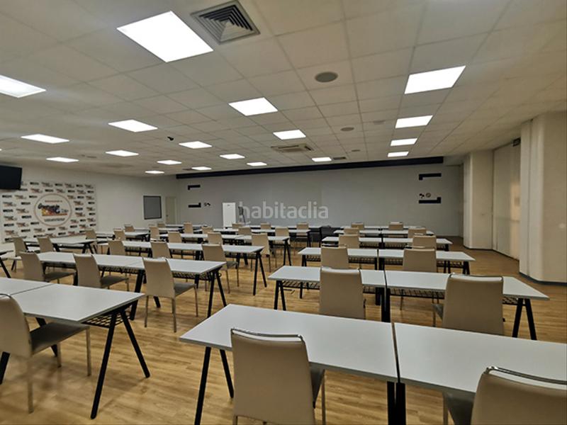 Foto 1426cbe4-47a2-46f8-8eb0-4cab67ce8351. Lloguer oficina amb calefacció aparcament a Triana Oeste Sevilla