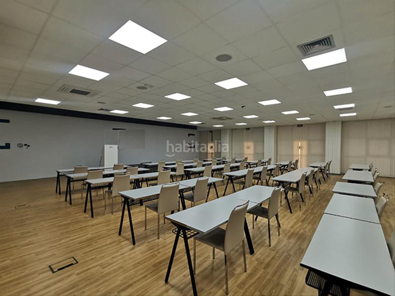 Foto ef3f63ab-56f9-4f60-a5e9-40a5da94c96c. Lloguer oficina amb calefacció aparcament a Triana Oeste Sevilla