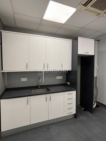 Foto 3ca92fac-8b70-4dc4-82f4-6121ea201f6f. Lloguer oficina amb calefacció a Los Remedios Sevilla