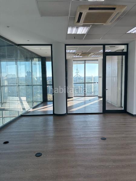 Foto 746bbd36-2d4b-4c92-ba6f-365df7ff11ca. Lloguer oficina amb calefacció aparcament a Triana Oeste Sevilla