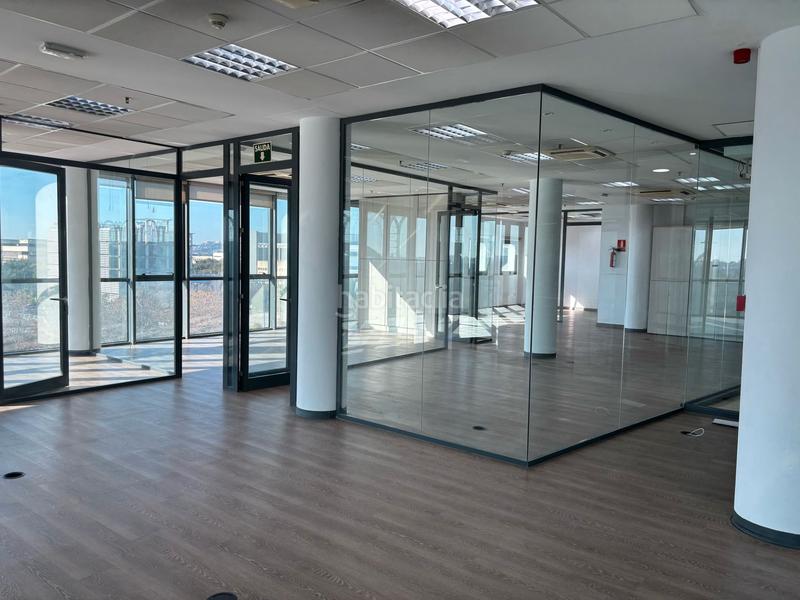 Foto e59ef639-5806-4dc0-9ff7-077a08b8d7c6. Location bureau avec chauffage parking dans Triana Oeste Sevilla