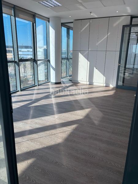 Foto 63af9f77-331e-4a7d-a1c5-1531987afd8d. Miete büro mit heizung parking in Triana Oeste Sevilla