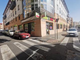 Location Local commercial à Calle florencio quintero 16. Local alquiler macarena