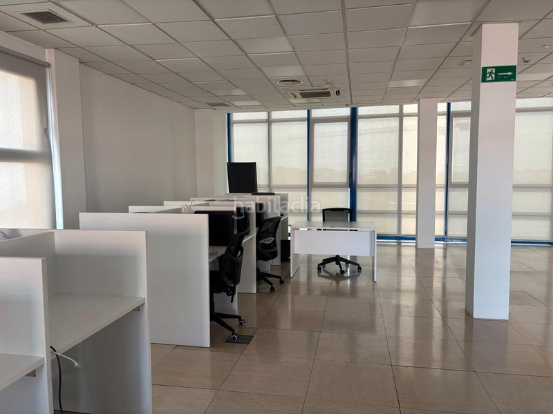 Foto 4ca081c5-e671-4b52-94ca-f9167dbdbd2a. Alquiler oficina  alquiler los bermejales en Sevilla