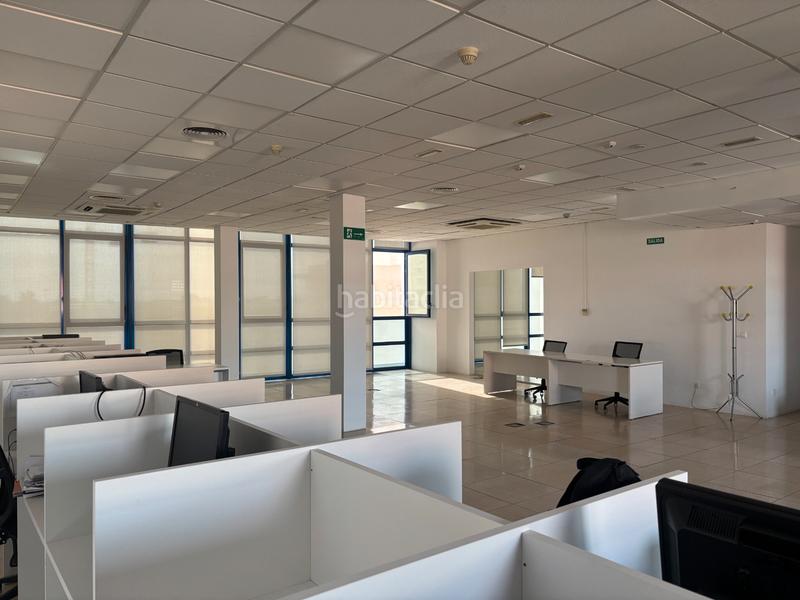 Foto 9c42e678-8b90-4692-b60e-a430676889d4. Alquiler oficina  alquiler los bermejales en Sevilla