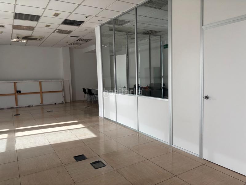 Foto d8b12407-a24c-4f3e-9e96-7f72066d8f1f. Alquiler oficina  alquiler los bermejales en Sevilla