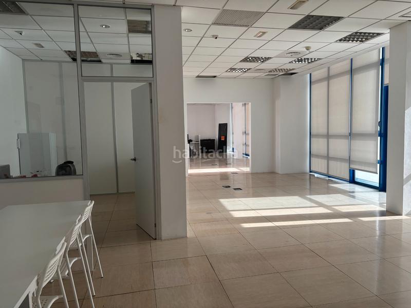 Foto f8b38f8d-0b90-4a06-b4c4-ad71d3367ea7. Alquiler oficina  alquiler los bermejales en Sevilla