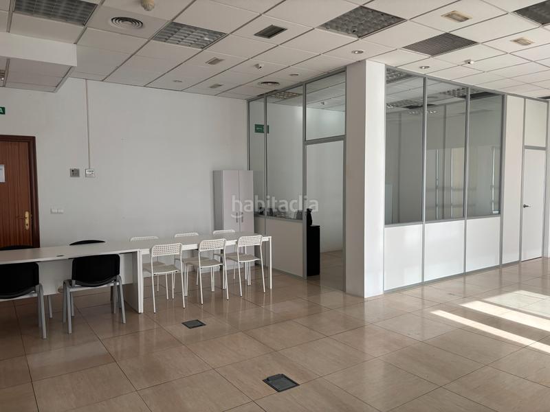 Foto 9eaa69d1-ebfb-4f3d-87f5-edd32416a0fb. Lloguer oficina amb calefacció aparcament a El Cano - Los Bermejales Sevilla