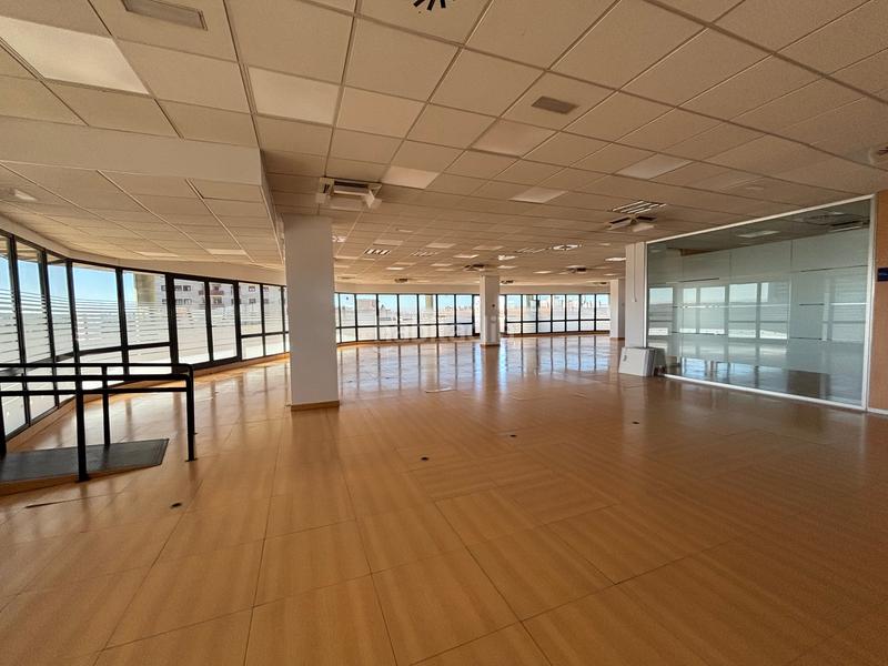 Foto b19924e7-2b37-49f4-be7f-b3226e74e580. Affitto ufficio con parcheggio in El Cano - Los Bermejales Sevilla