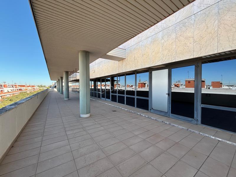 Foto 4bce31d4-8786-4732-8c11-a69af297f336. Alquiler oficina  alquiler los bermejales en Sevilla