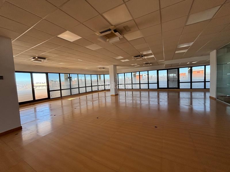 Foto 7a41ced5-1c69-411e-a3fe-4457b0a5b0d4. Lloguer oficina amb aparcament a El Cano - Los Bermejales Sevilla