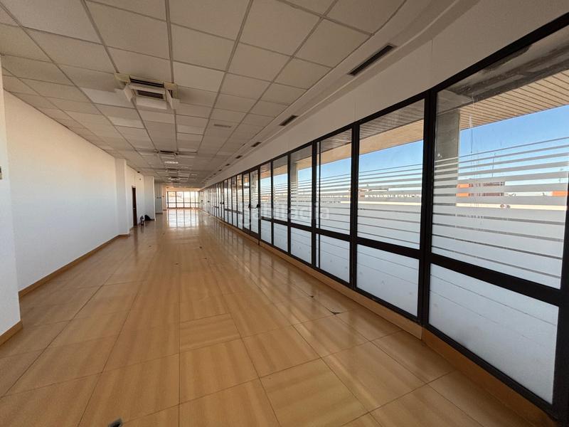 Foto 453a8533-8fc9-46db-9193-59c9660504fe. Location bureau avec parking dans El Cano - Los Bermejales Sevilla